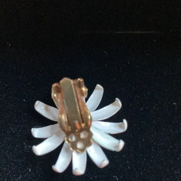 Vintage 1960’s earings/ clip on - Picture 4 of 11